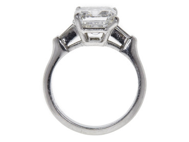 3.1 CT F SI1, EMERALD CUT ENGAGEMENT RING